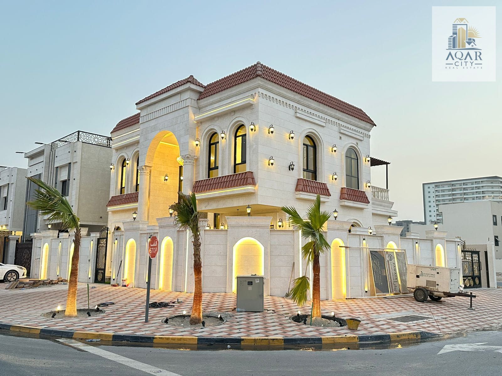 Corner Villa with 5 Master Bedrooms and Roof – Prime Location in Al Helio 2