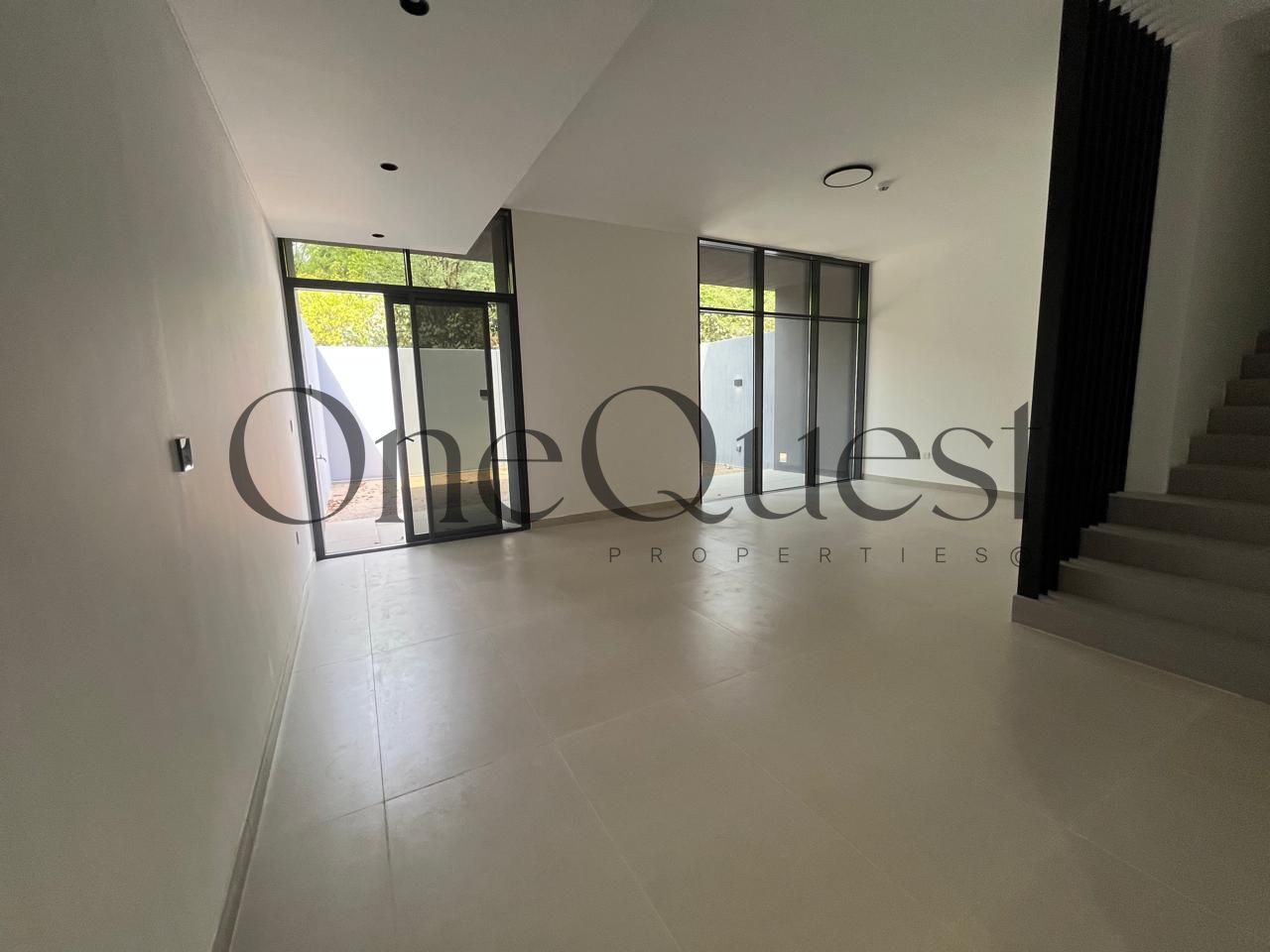 4 BR MID | FREEHOLD | SINGLE ROW | READY