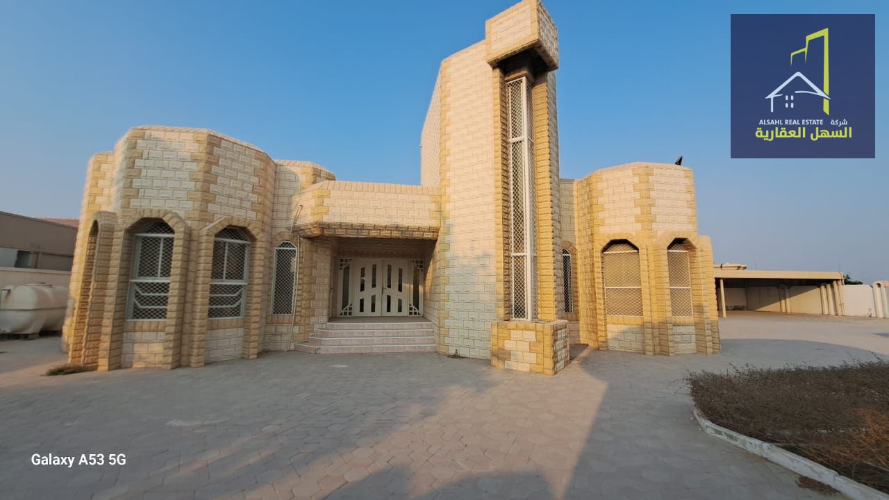Ground‑floor villa for sale in Sharjah / Al Turrfa Villa Details: Plot area: 14,300 sq. ft. 3 bedrooms (including one master bedroom) Spacious living