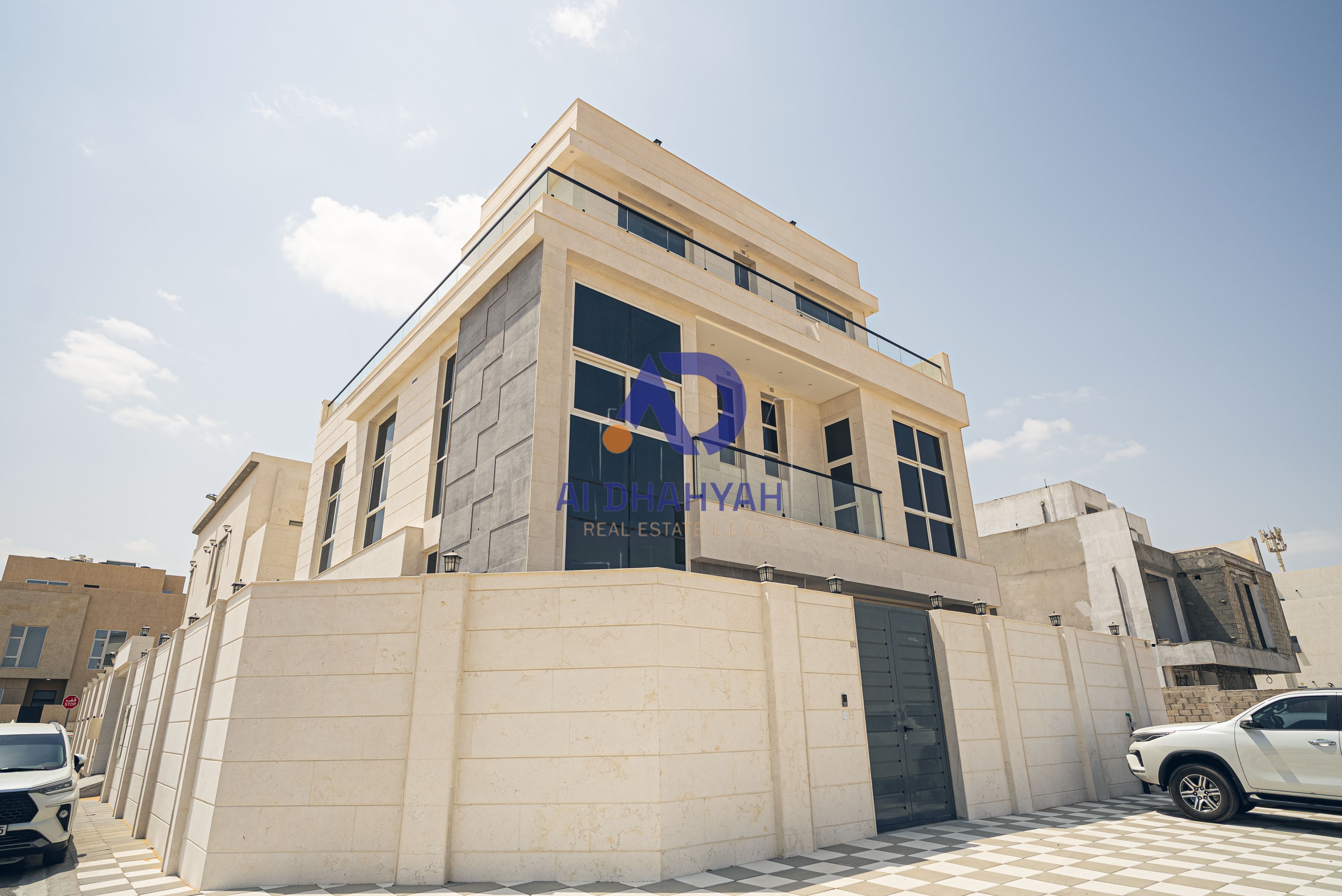 Luxury Corner Villa for Sale – Al Hoshi, Sharjah