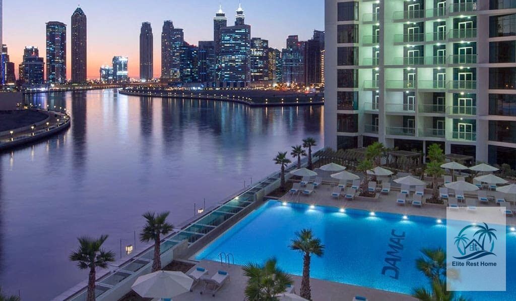 Your Dubai Hideaway: Cozy Studio with Pool, Gym & Iconic City Views