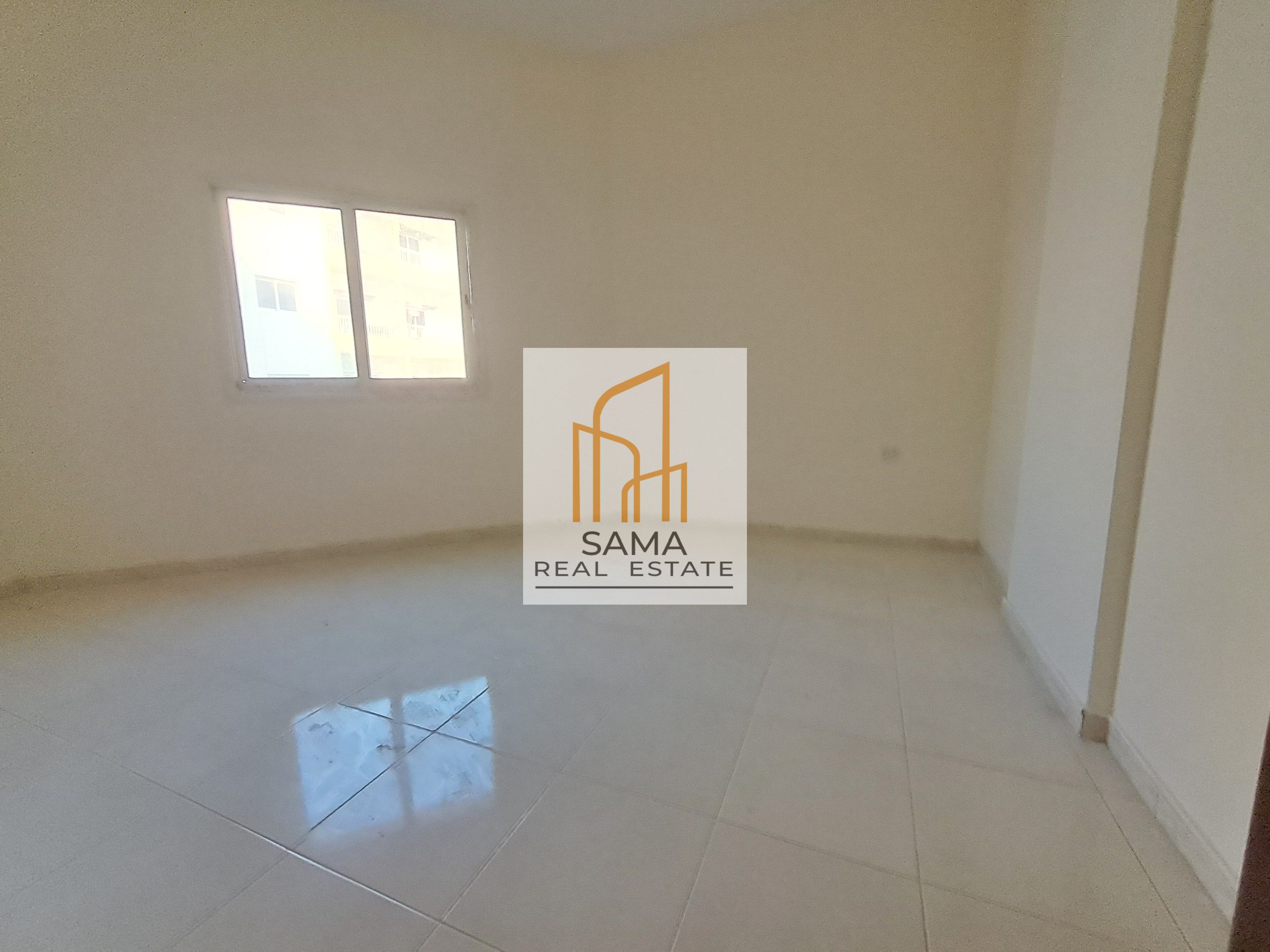 Prime Location || Lavish 1Bhk Apartment || Neat And Clean Family Building || Near Safari Mall