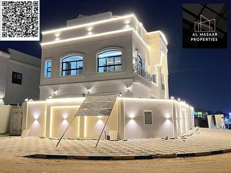 Classic villa on a corner lot with 6 master bedrooms and a roof terrace, in an excellent locatio n on the main street.