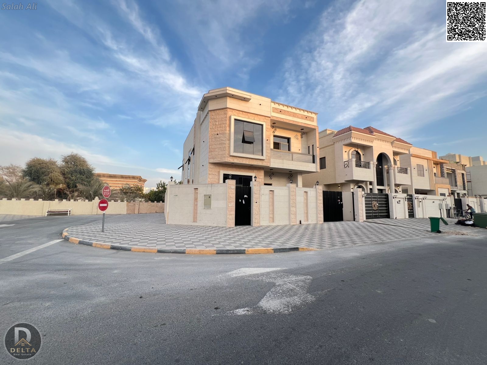 Villa for sale in Al-Haliou Corner area, prime location, 5 master bedrooms