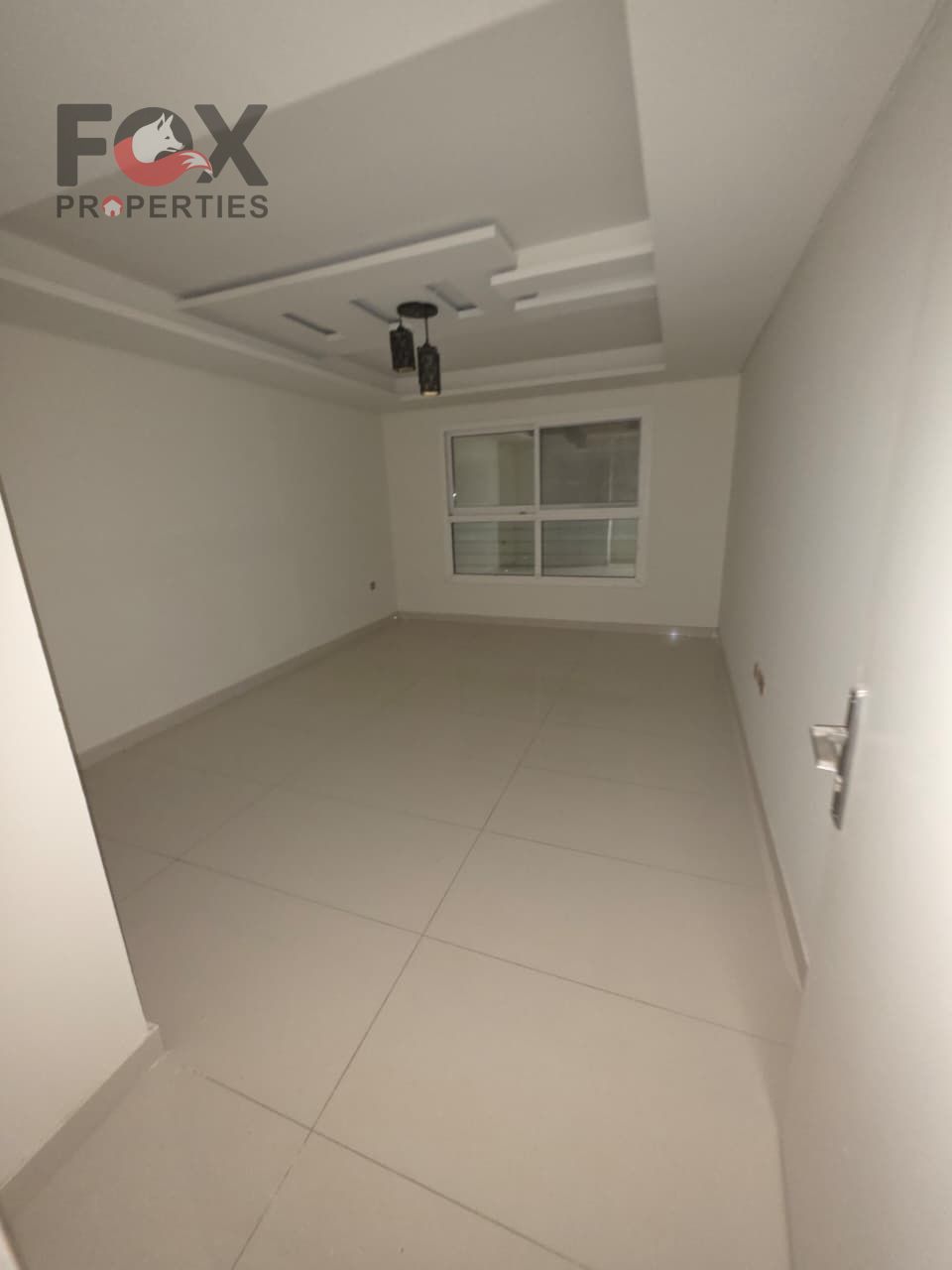 Brand-new unit with large spaces, prime location, balcony, master bedroom, spacious living room, very large kitchen, modern décor, and built-in wardro