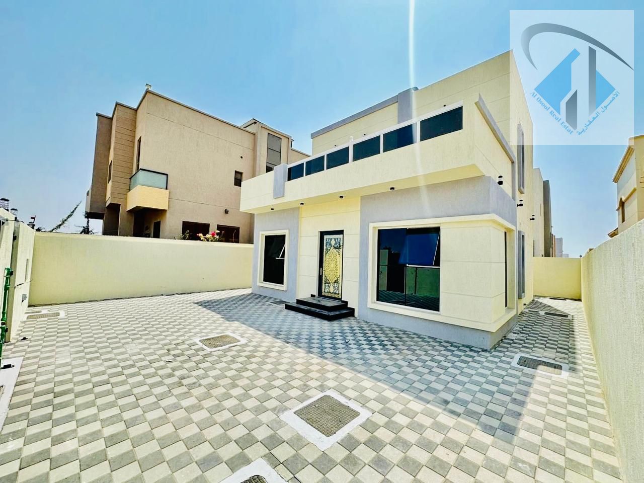 Corner villa for sale, including registration and ownership fees, with the possibility of bank financing for 25 years with no down payment.