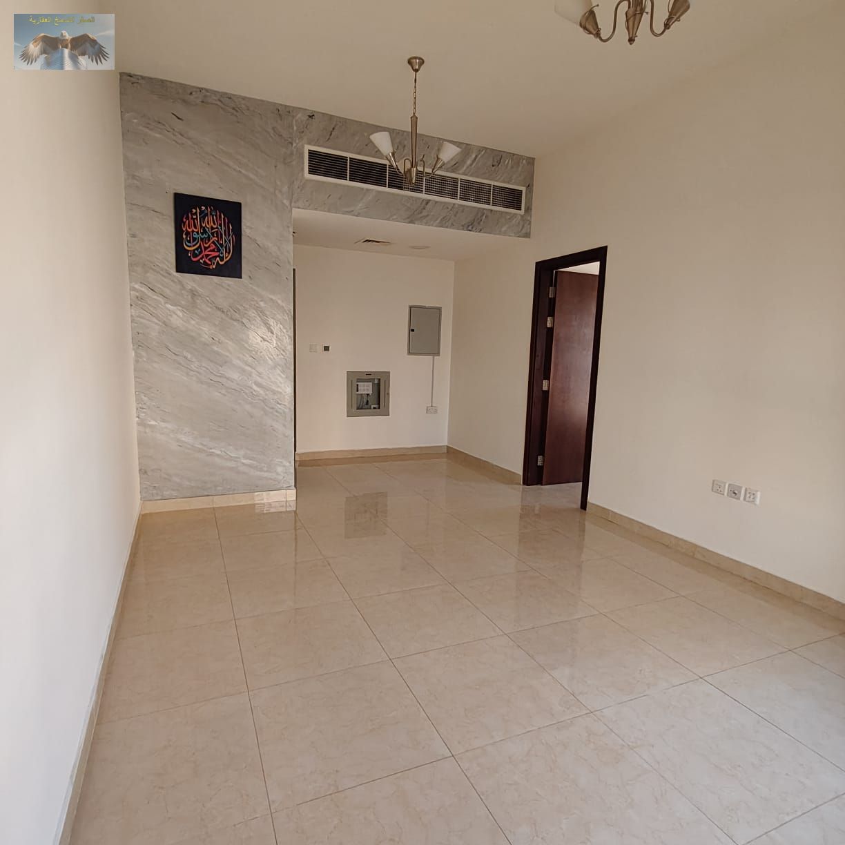 One-bedroom apartment with living room and maid’s room, spacious, open view, super deluxe finishes, near all services and public transport.