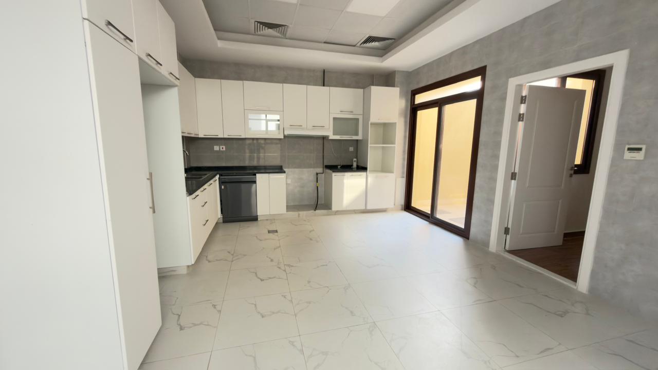 Lavish 4bhk villa available for rent hoshi sharjah