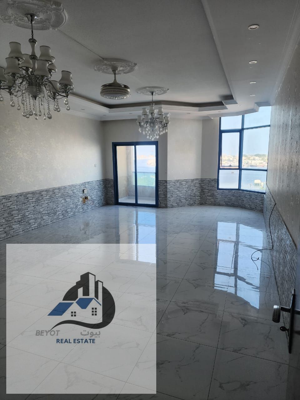 Annual Rent – Spacious and Well-Maintained Apartment in Al Khor Towers Apartment Features: 3 spacious bedrooms Large living room Maid’s room with