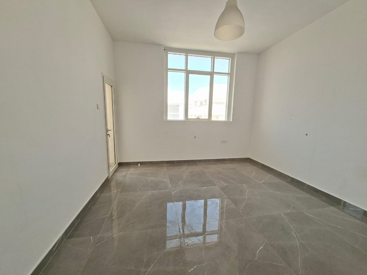 30 days free lovsh appartment 1bhk 2wachroom with balcony prim location aljada out sid