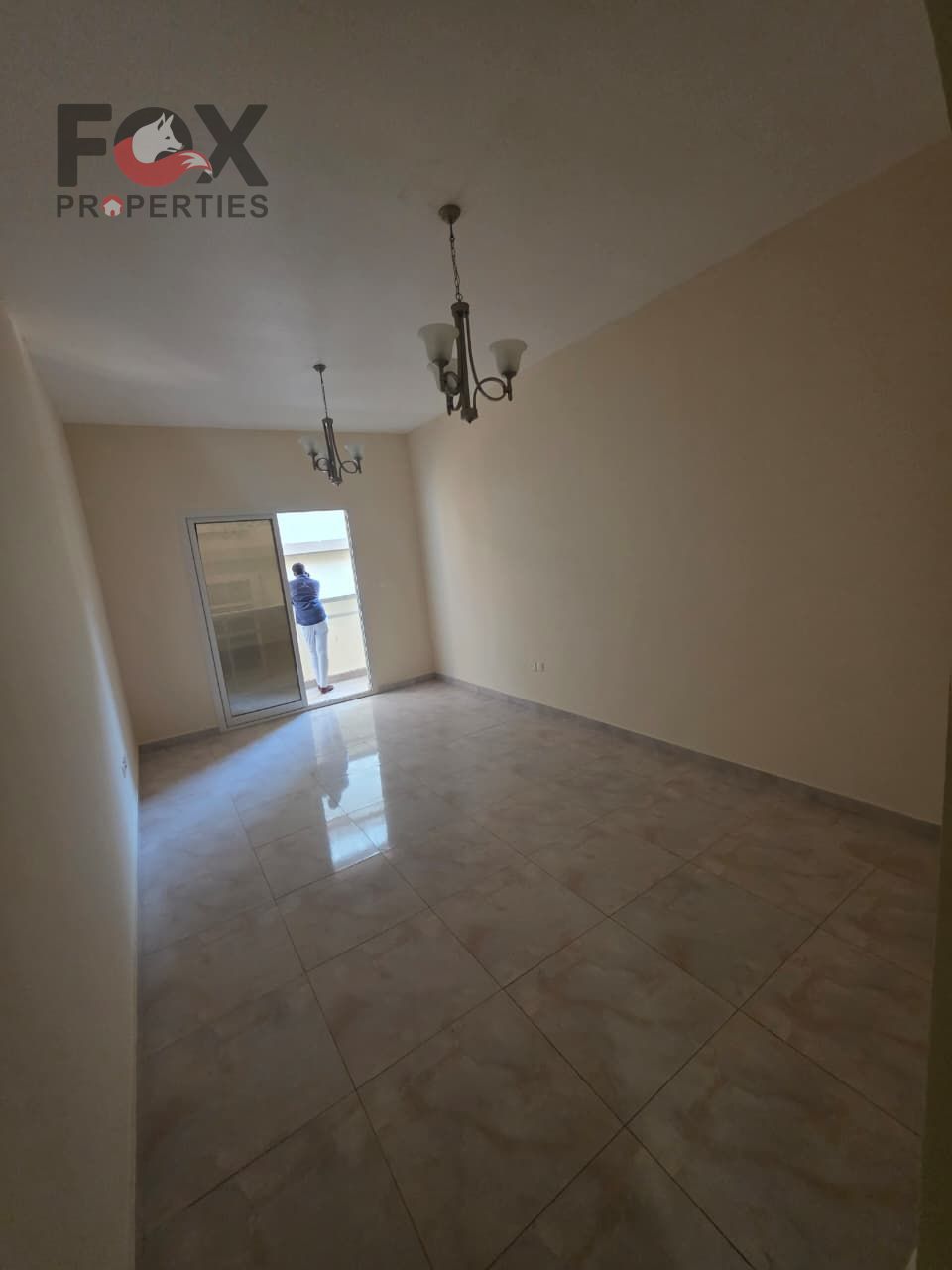 One bedroom and living room, second tenant, for annual rent in Ajman, Al Jurf area. 2 balconies + 2 bathrooms, central air conditioning.