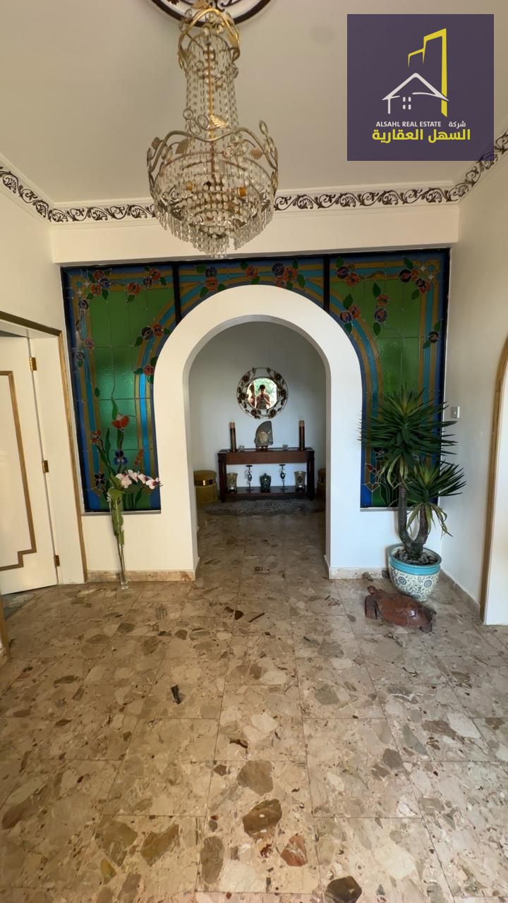 e A luxurious villa is now available for sale in the prestigious Sharqan area of Sharjah. This spacious property sits on an 8,000-square-foot plot an