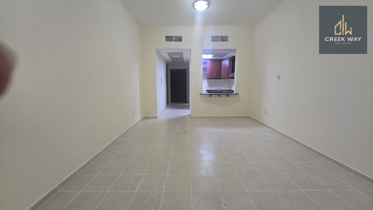 Bright Studio for Rent in Discovery Gardens