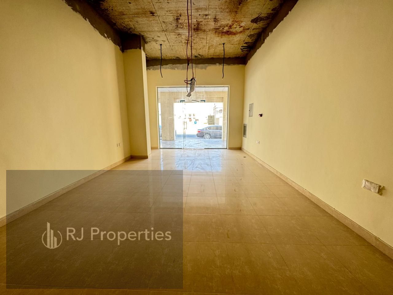 LUXURY SHOP On the road in villas area Very prime lecation business area only jest 44k