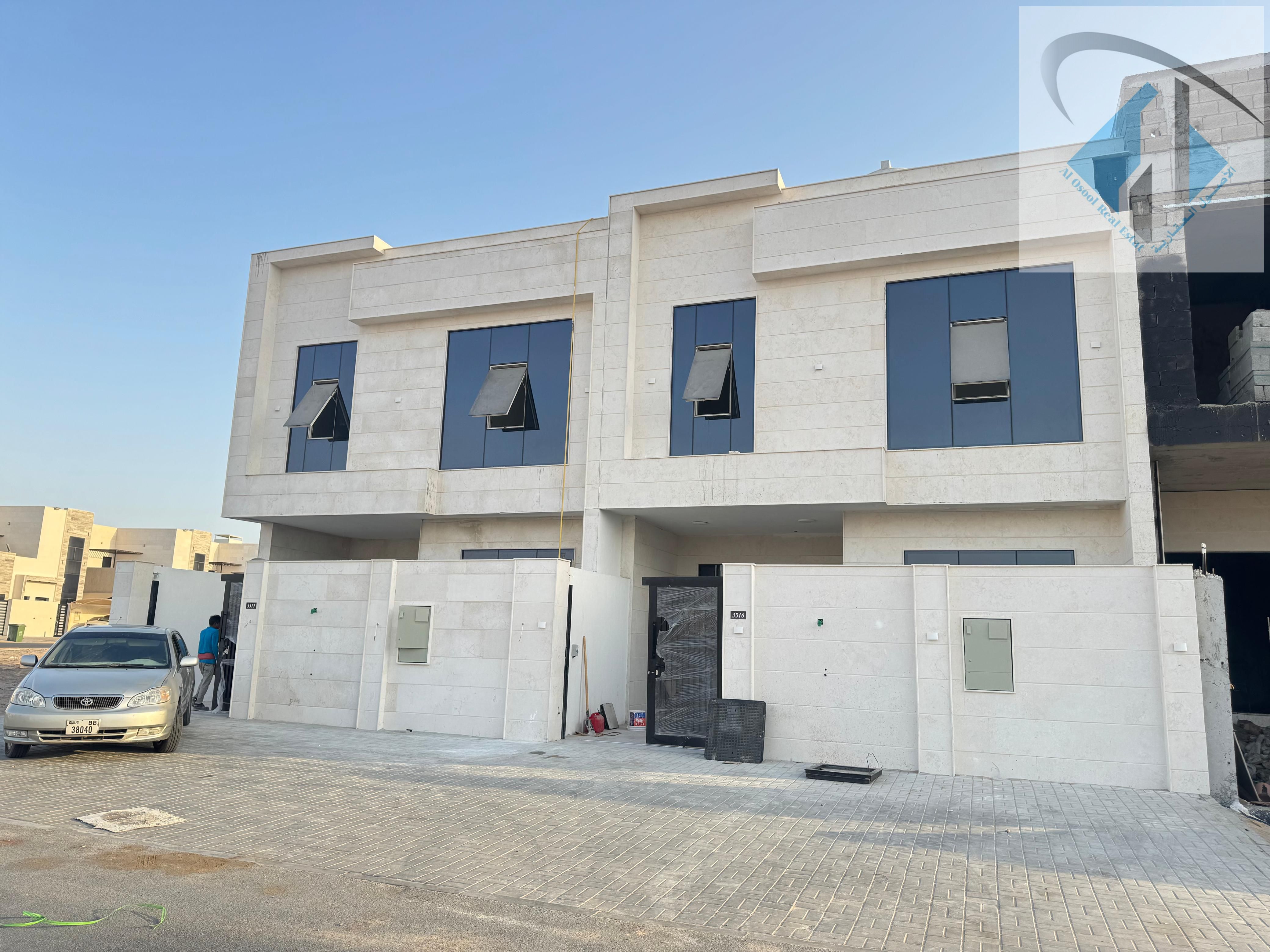 Modern 5-bedroom villa for sale at a great price and in a prime location, including fees and with a monthly installment of 6000 dirhams.