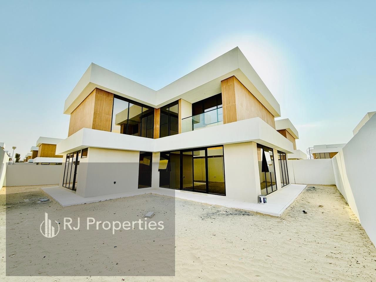 Hot OFFER LUXURY 4BEDROOM VILLA with Maid room with laundry Majlis with parking 155k