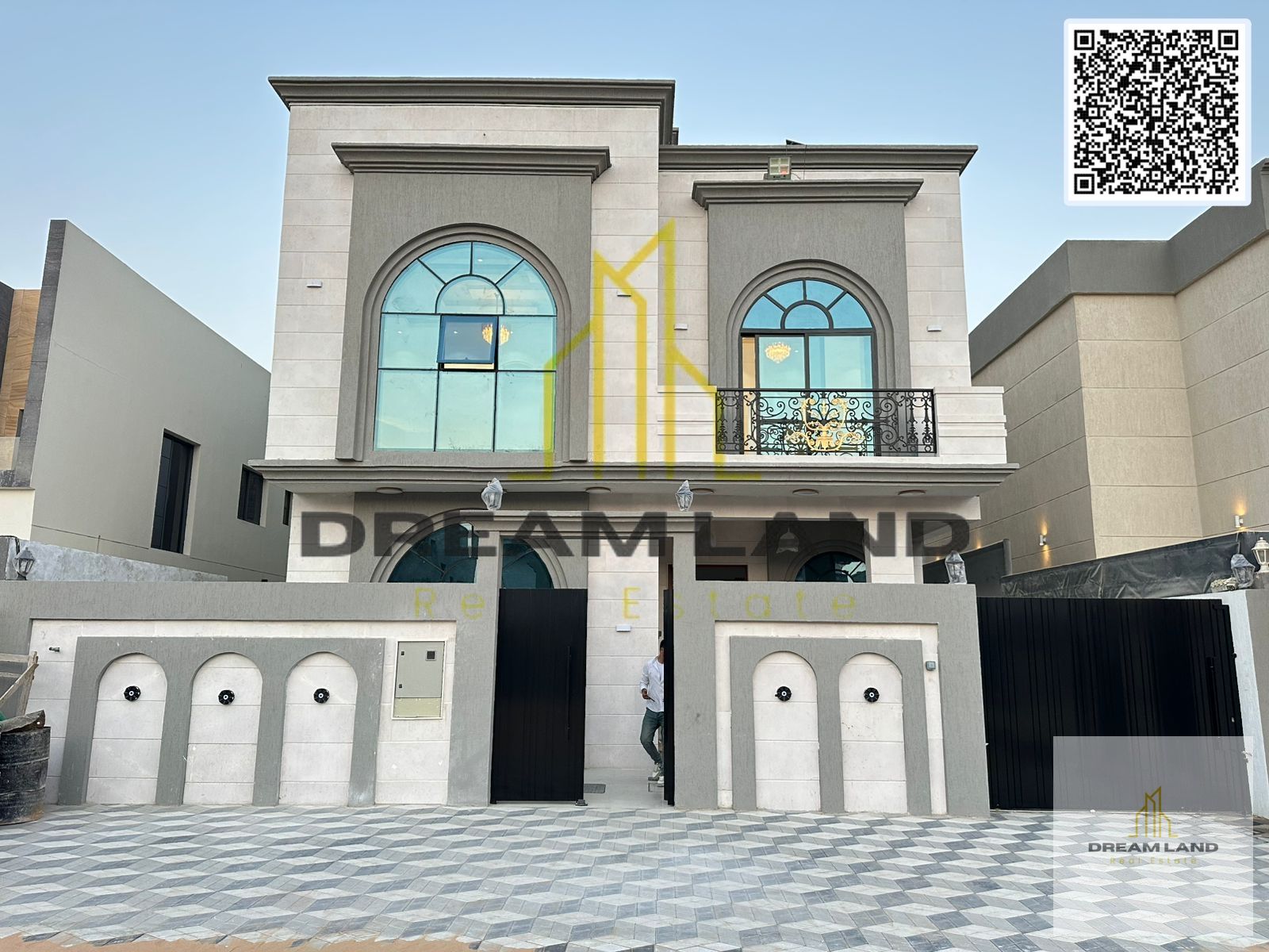 A spacious and distinctive villa for sale in Al-Haliou 1 area, with a modern design and large spaces suitable for large families looking for privacy a