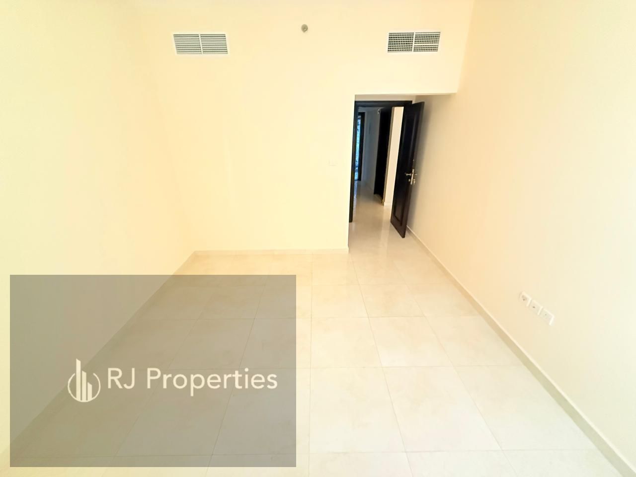 1BHK Specious Apartment With Covered Parking Close To Safari Mall