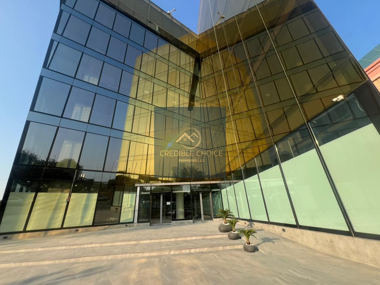 SHOWROOM | AWAY FROM TRAFFIC | RENOVATED BUILDING