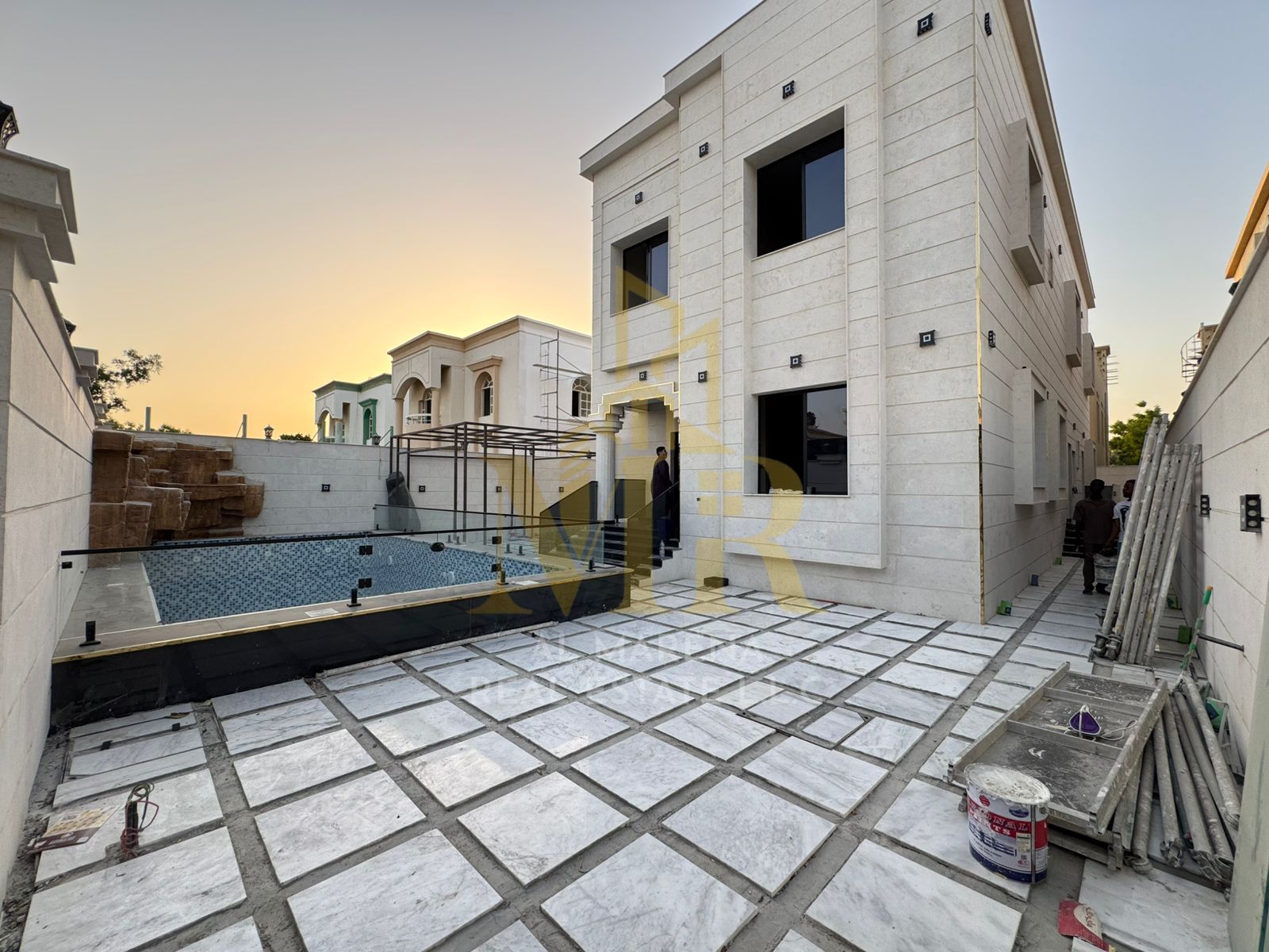 For sale: New villa - first resident in Rawda 2, fully equipped with electricity, water, sewage, and air conditioning. Property specifications: 6 mast