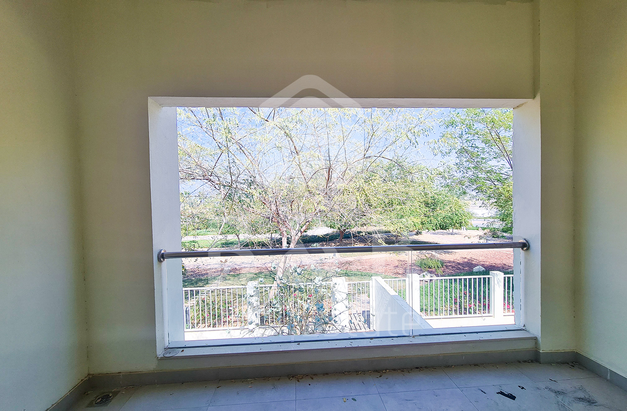 Beach front living - 2 BR Bermuda + Maid