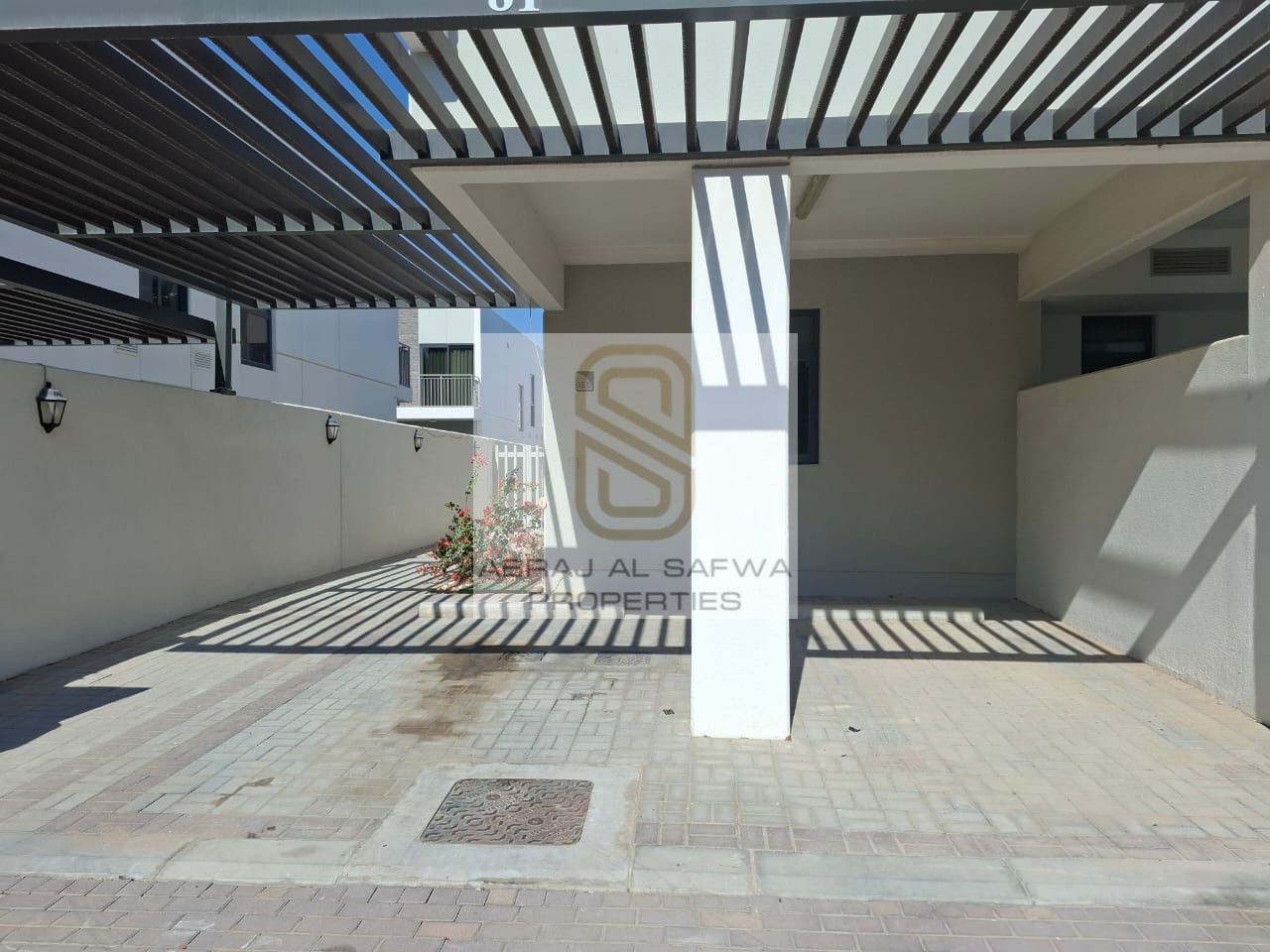 3 Master BR+Maid , Nice Cluster , Closed Kitchen