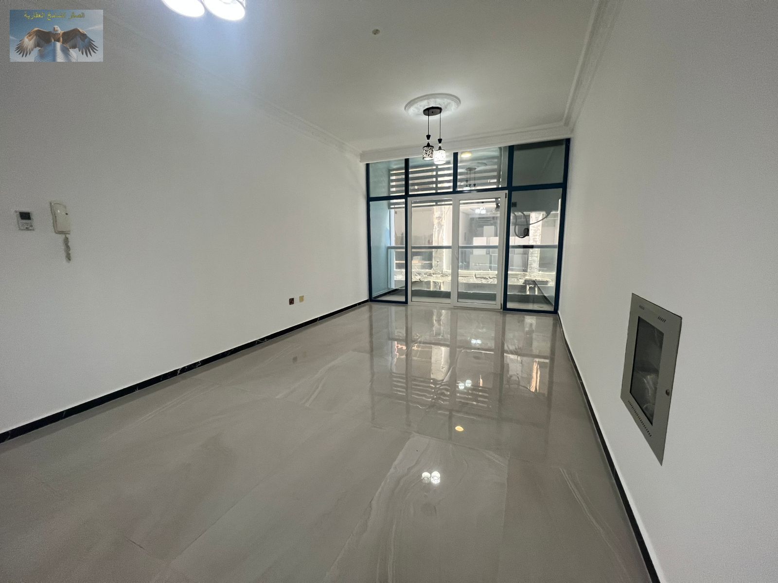One-bedroom apartment with living room, second occupant, spacious, private parking, hotel-style entrance, super deluxe finishes, near all services.