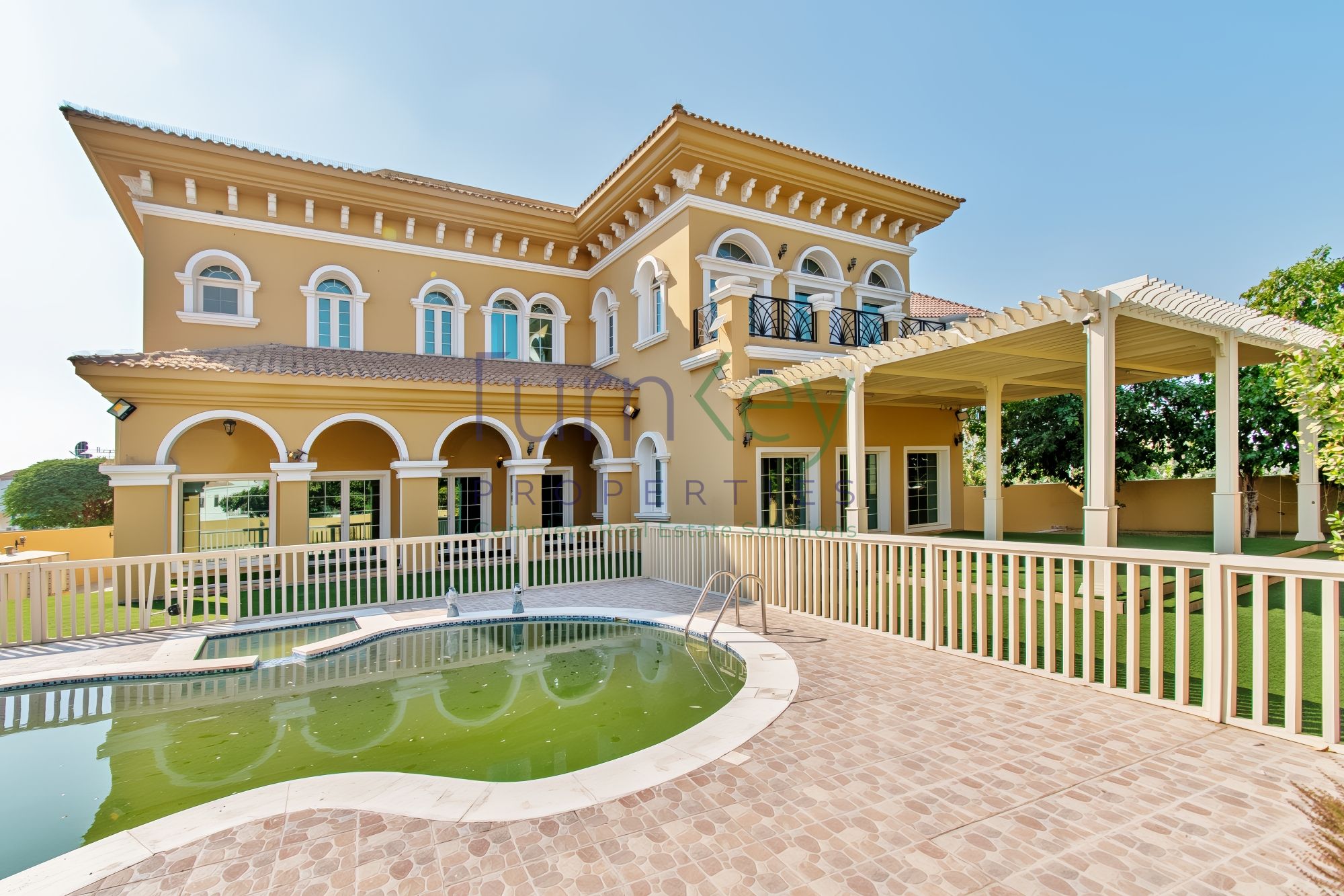 Spacious 5BR Villa with Pool and Big Garden
