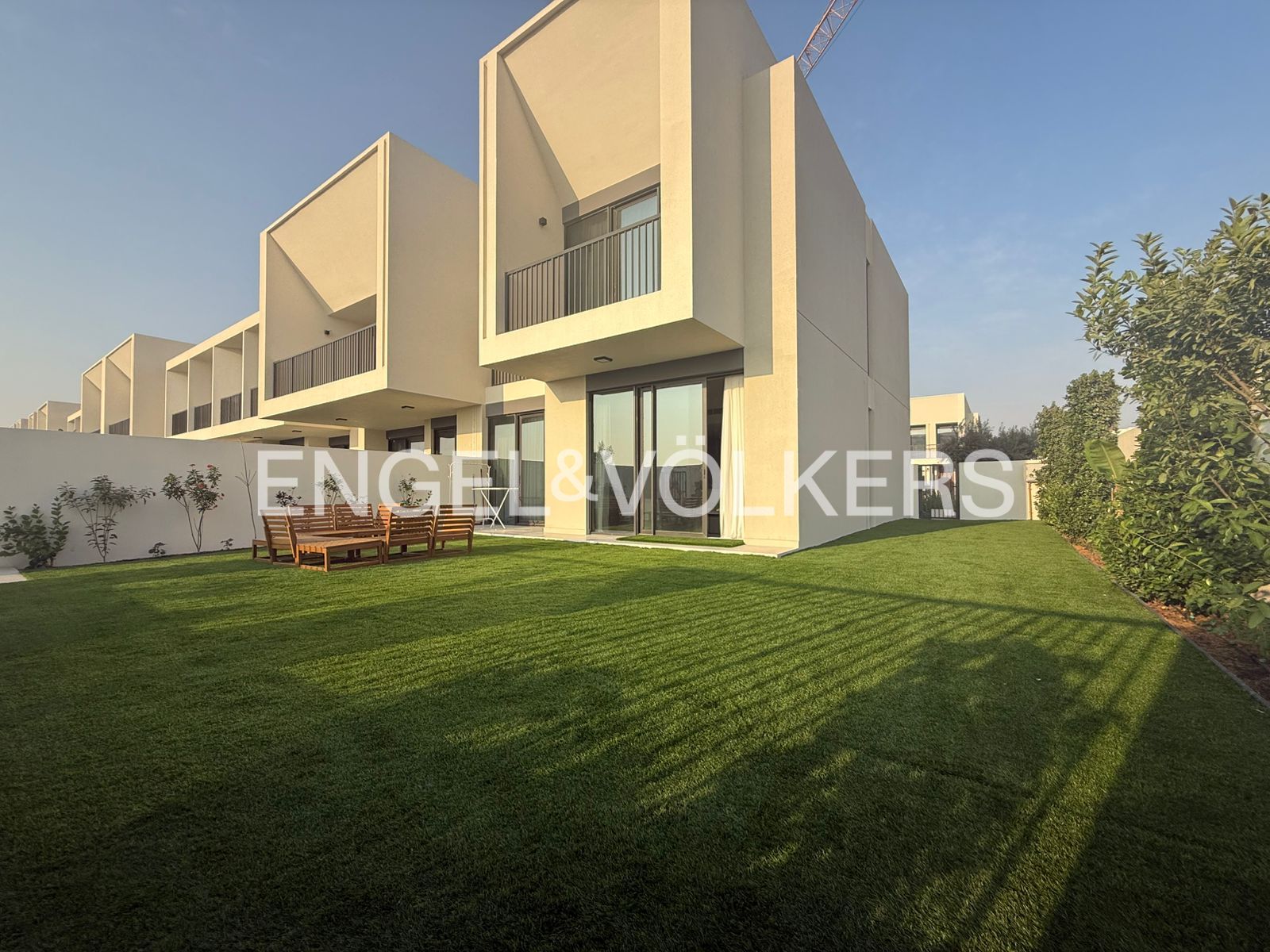 Fully Furnished | Landscaped | Multiple Cheques