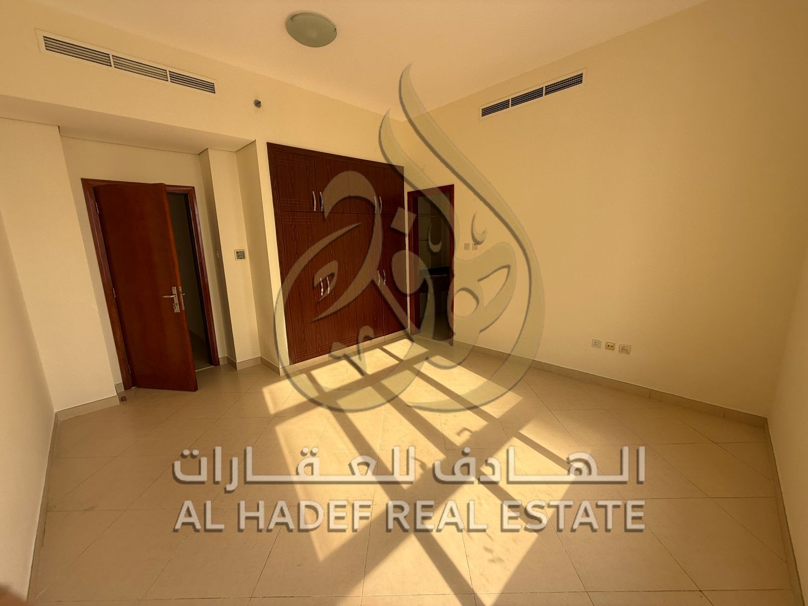 Al Khan, directly on the Corniche – Sharjah Three bedrooms | 2000 sq ft Maid's room – 4 bathrooms – Separate kitchen – Parking space Relaxing,