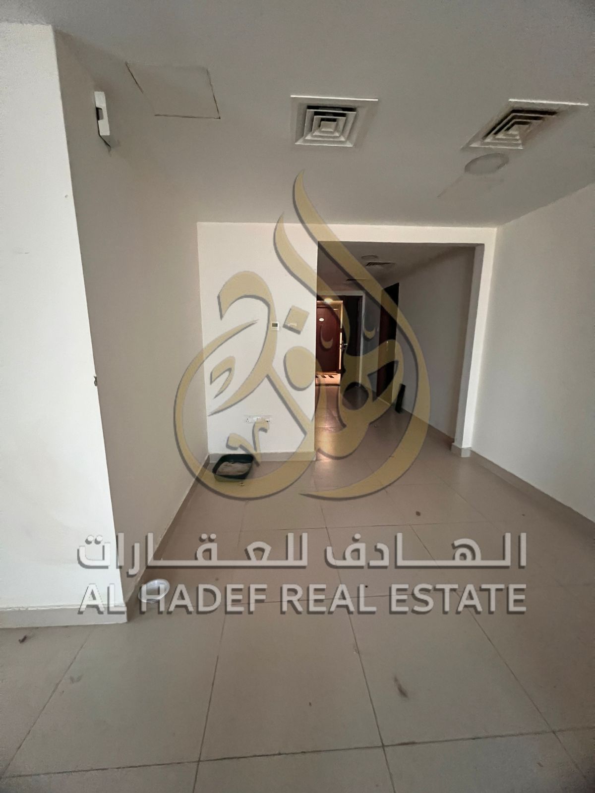 For rent in SharjahRoom and hall in Al Majaz 1 area Free gym and pool Free parking Free air conditioning from the ownerPrice: 50,000 dirhams