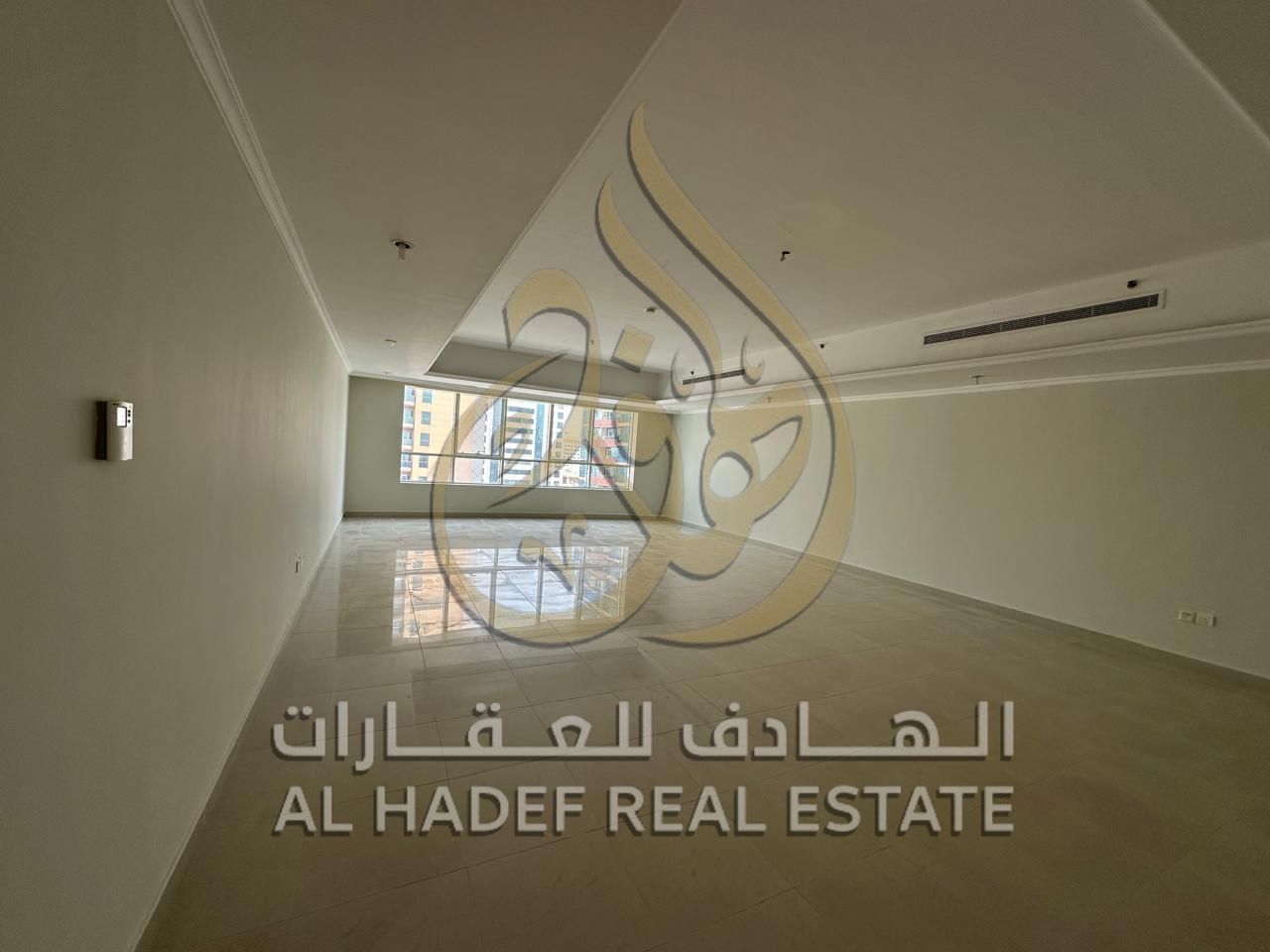 4-bedroom apartment with a spacious living room and large layout. Flexible payment plan, free air conditioning, free parking, and free maintenance. Co