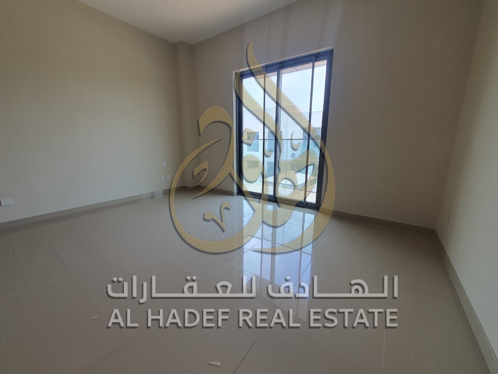 Townhouse for annual rent in Al Zahia, consisting of two floors, two parking spaces, central air conditioning and gas, with a private garden, 3 rooms,