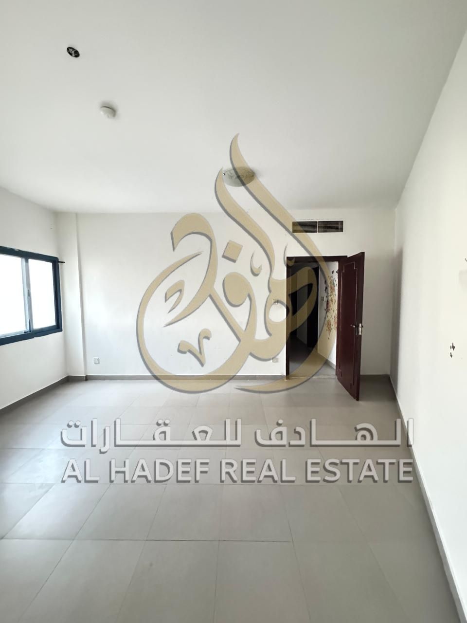 Apartment for annual rent in Sharjah – Al Majaz 2 A spacious two-bedroom 0apartment with a living room is available in Al Majaz 2, featuring excellent