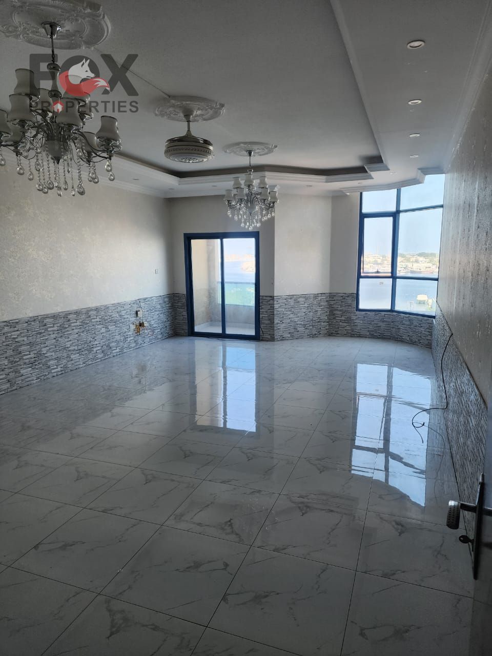 3 bedrooms and a living room for annual rent in Al Khor Towers + maid's room + balcony. Central air conditioning.