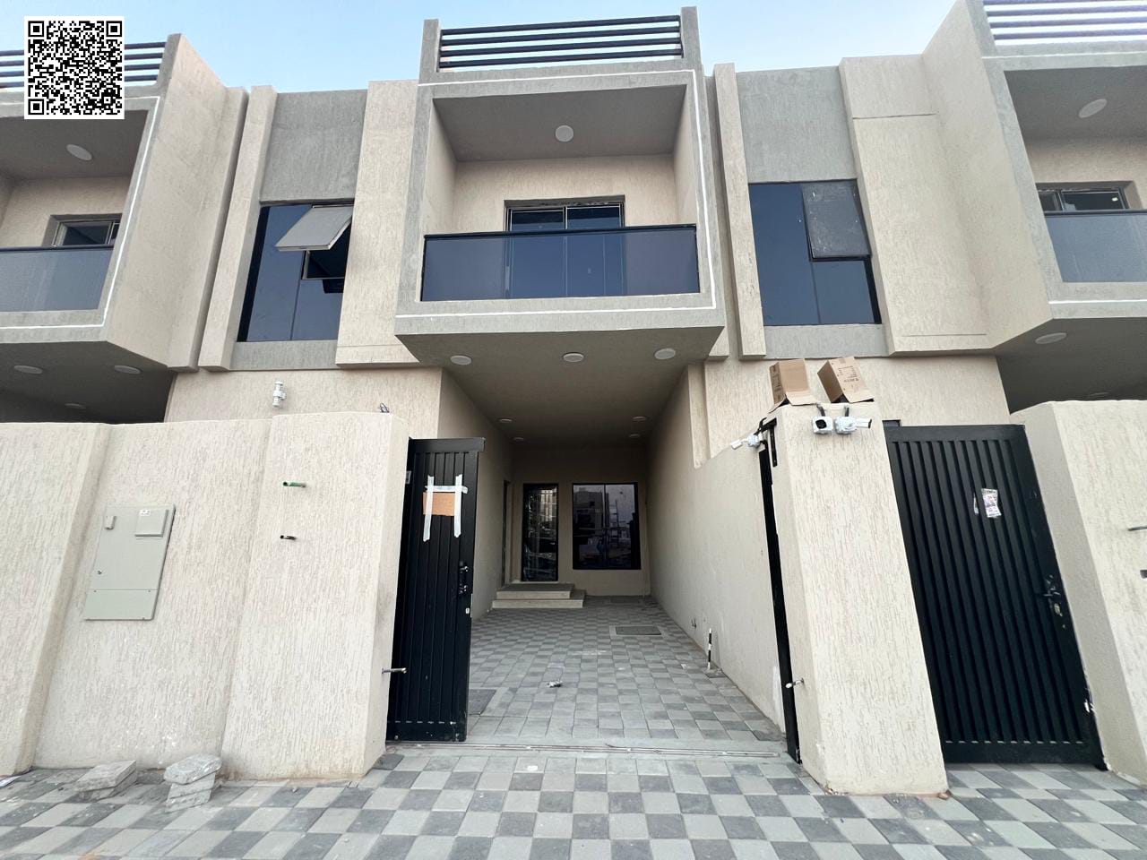 At an attractive price, including registration and ownership fees and without annual fees, a two-story villa with a rooftop terrace near the mosque, w