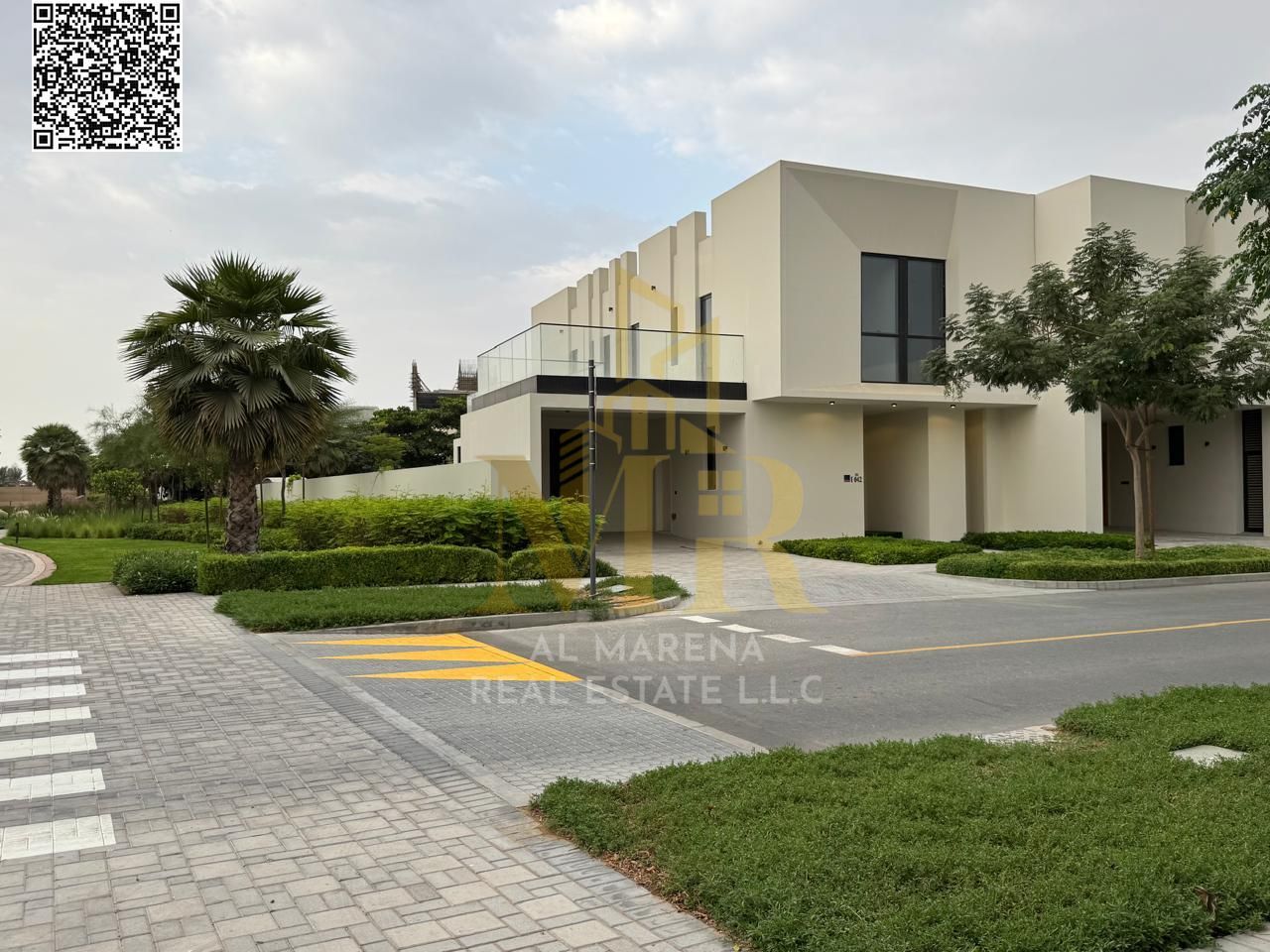 "Luxury corner villa with private pool in the heart of Al Zorah - an unmissable opportunity. " A luxurious villa with spacious living areas and complet