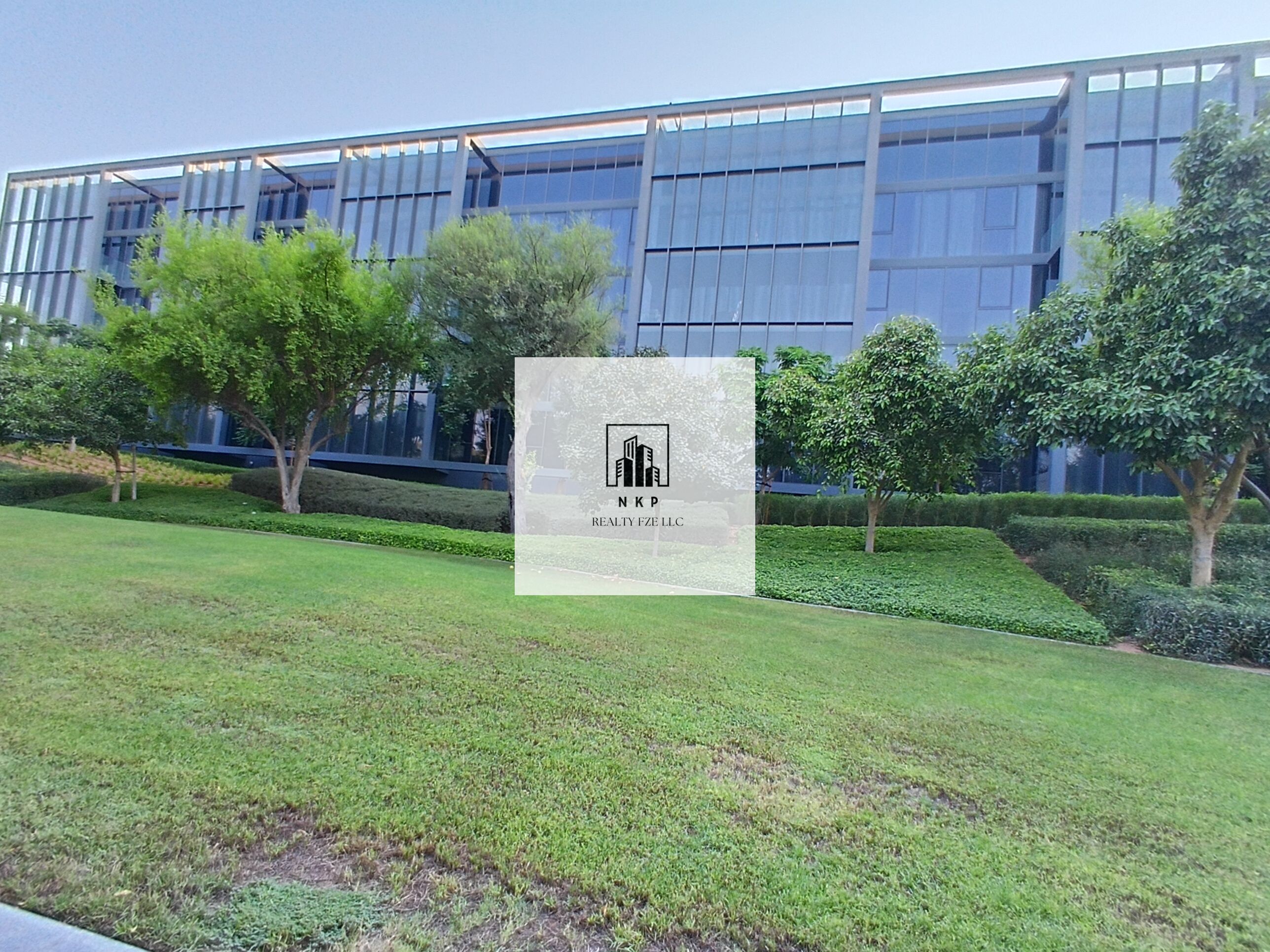 Spacious elegant|3bhk with garden view|pool and gym|Amneties|High ROI