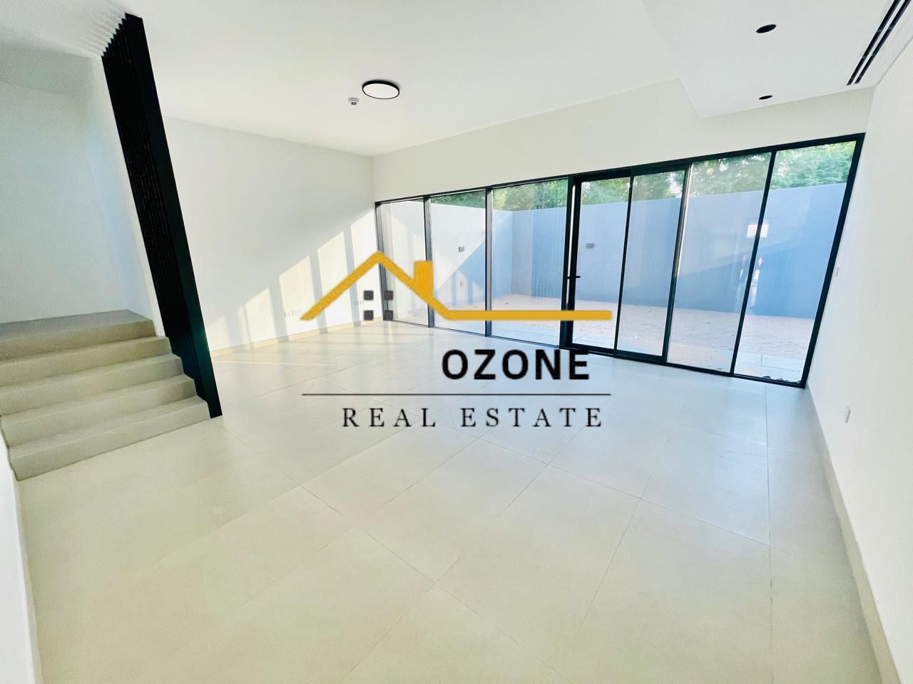 Luxurious 3-Bedrooms Villa For Rent in Robinia Masaar