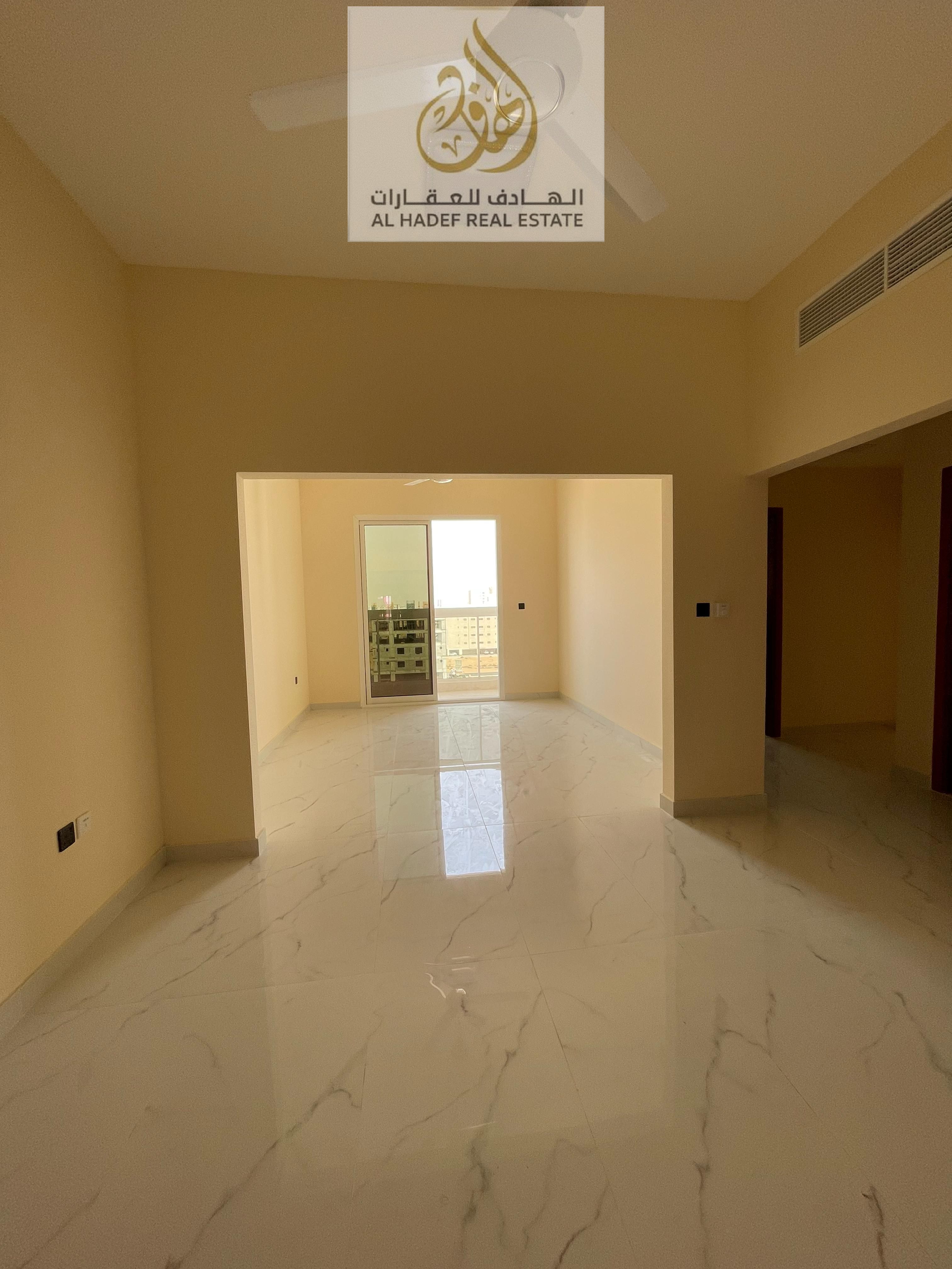 Annual rent in Ajman, Al Jurf 3 area, on the main street. The building is for families. The apartment has two bedrooms, a living room, a balcony with