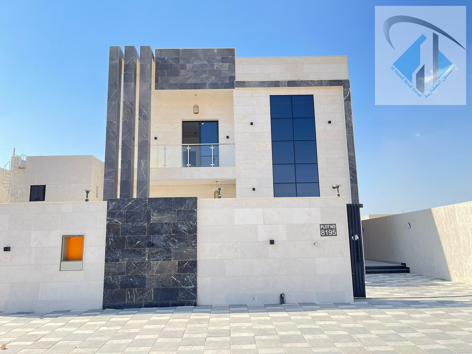 Villa with all registration and ownership fees included, on the main street, ready to move in.