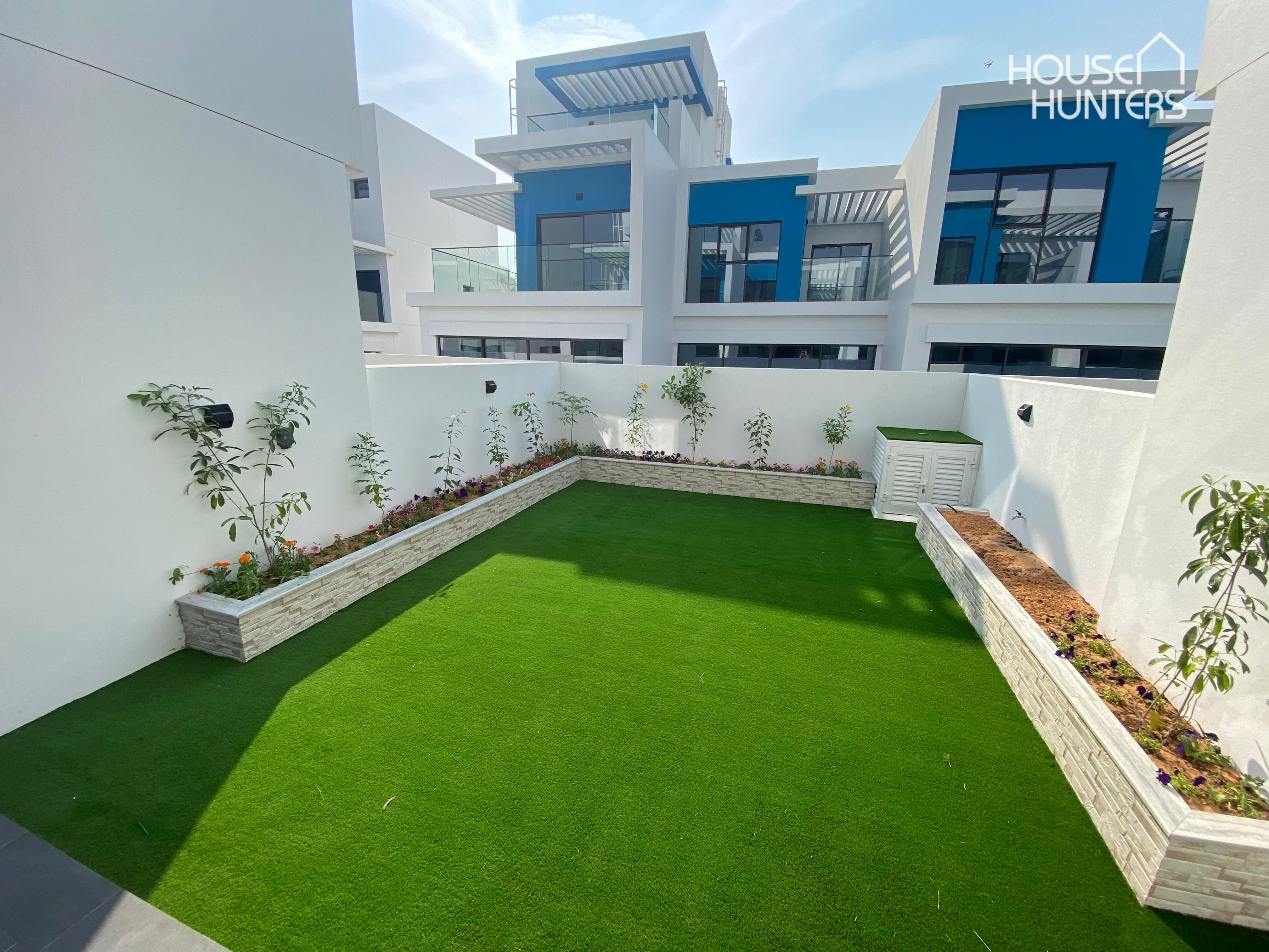 Santorini | Modern 3-Bed | Landscaped Villa