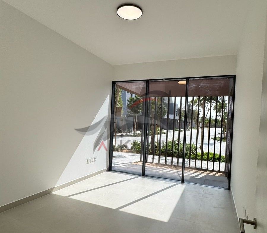 Vacant 4BR Villa | Prime Location | Brand New