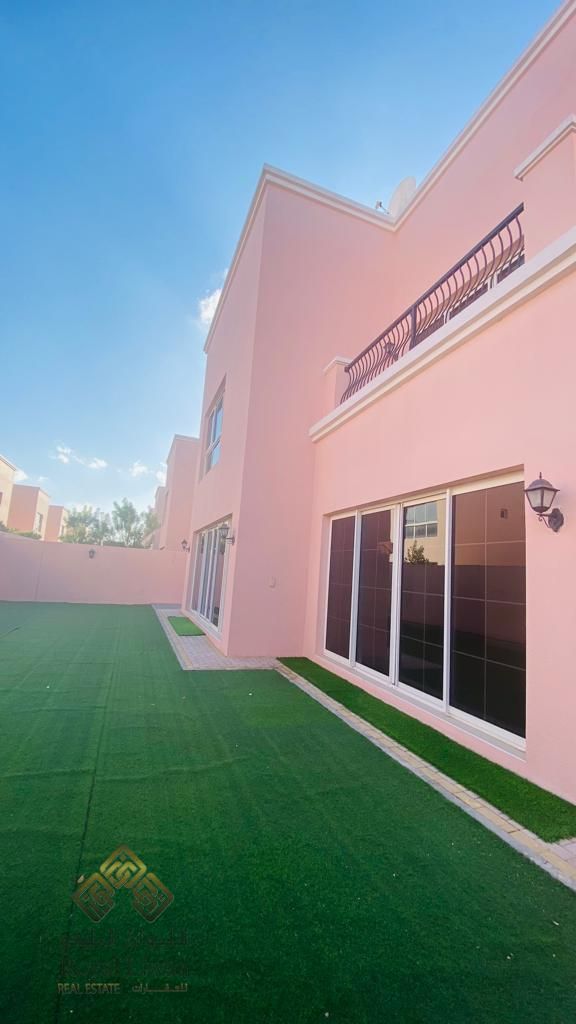 Very Well Maintained villa for rent in St9