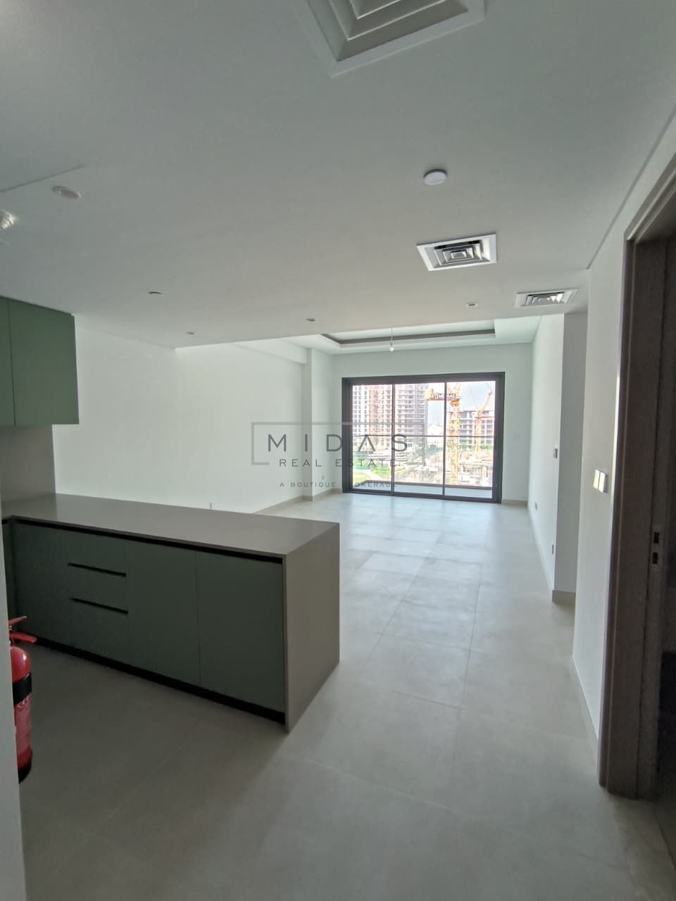 1BR /Unfurnished/Close to Amenities/Open Kitchen