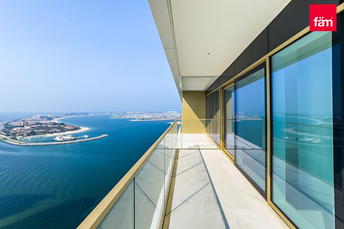 Panoramic Palm Views | Unique Corner Unit | Beach