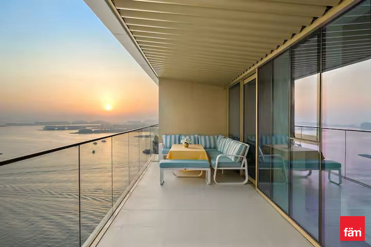 Modern Apartment |Full Palm Views| Private Beach