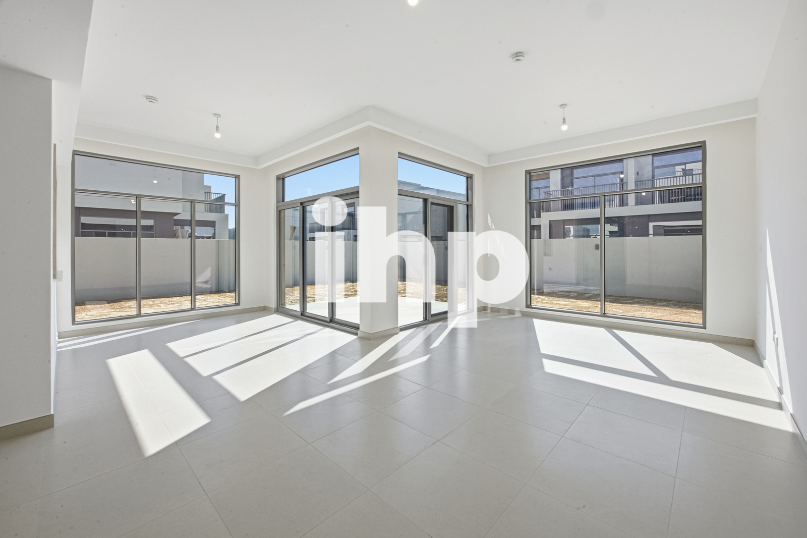 1 min to Lagoon |Close to amenities | Specious