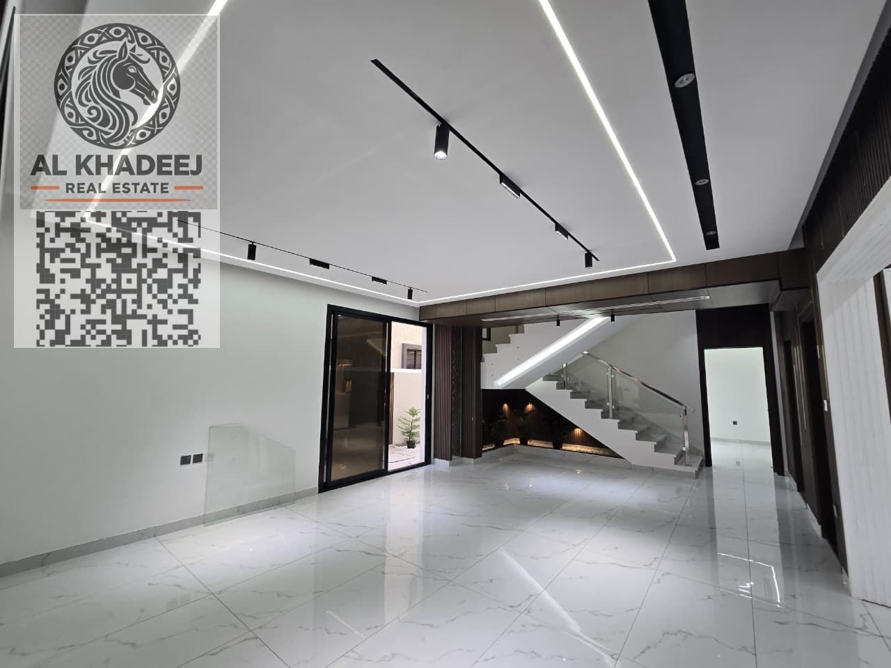 Brand new 5-bedroom villa for sale in Al Zahia, Ajman. Private pool, rooftop, luxury finishing, large parking, great location. AED 1,870,000.
