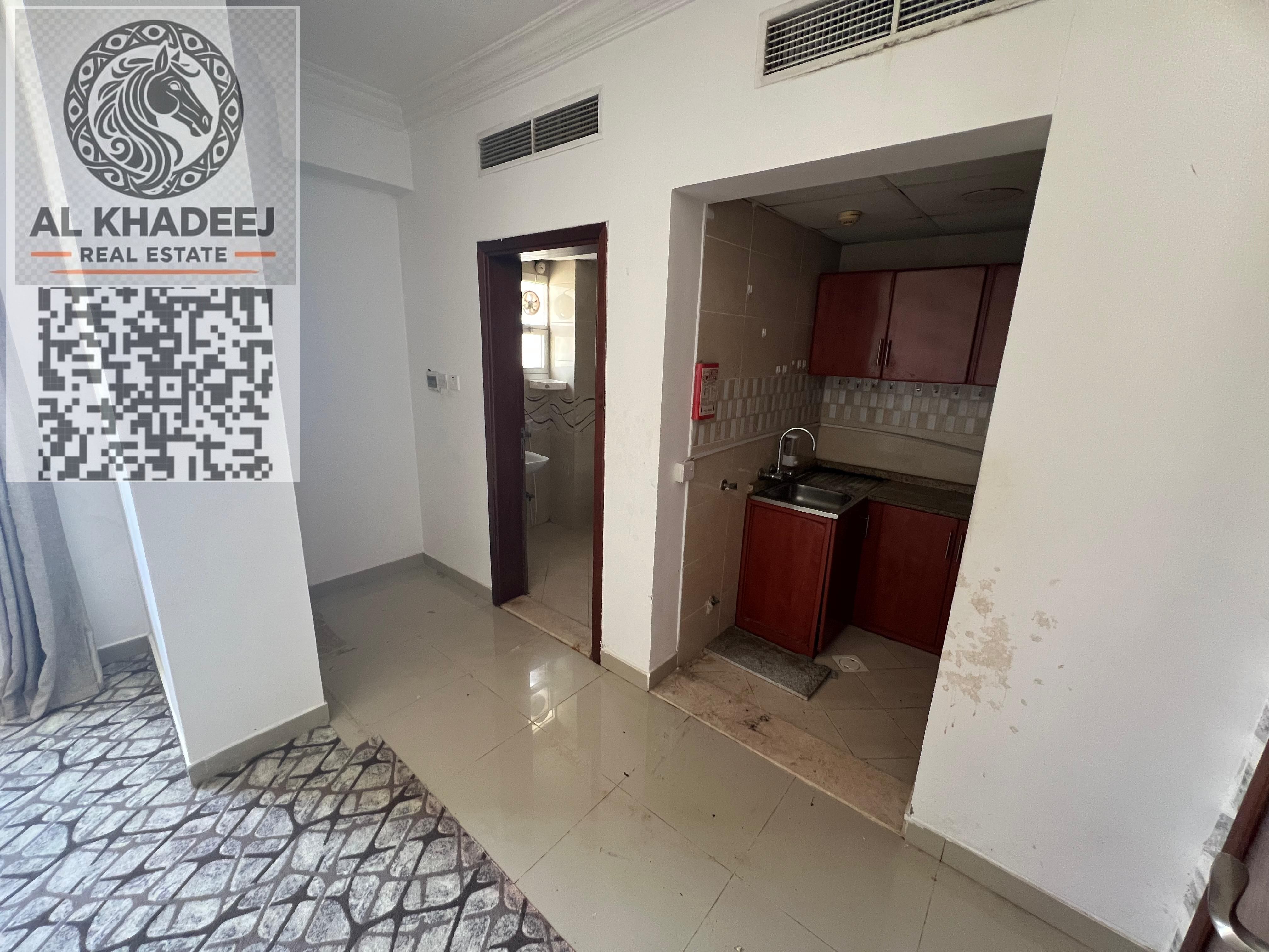 Spacious studio for annual rent in Old Al Nuaimiya 2 - separate kitchen and central air conditioning - close to Dubai and Sharjah exits and services o